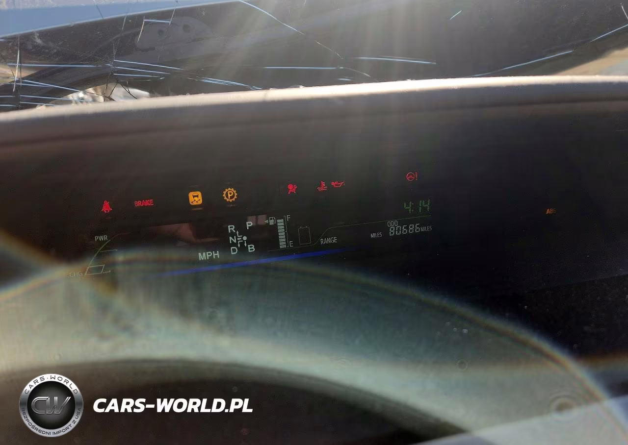 2015 Toyota Prius V Two VIN:JTDZN3EU8FJ031764 - 9