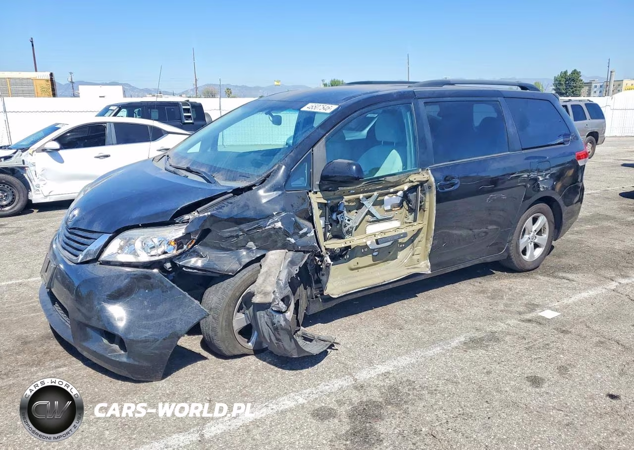 2013 Toyota Sienna Le 8-Passenger