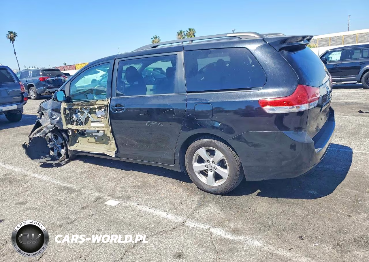 2013 Toyota Sienna Le 8-Passenger VIN:5TDKK3DC7DS404361 - 2