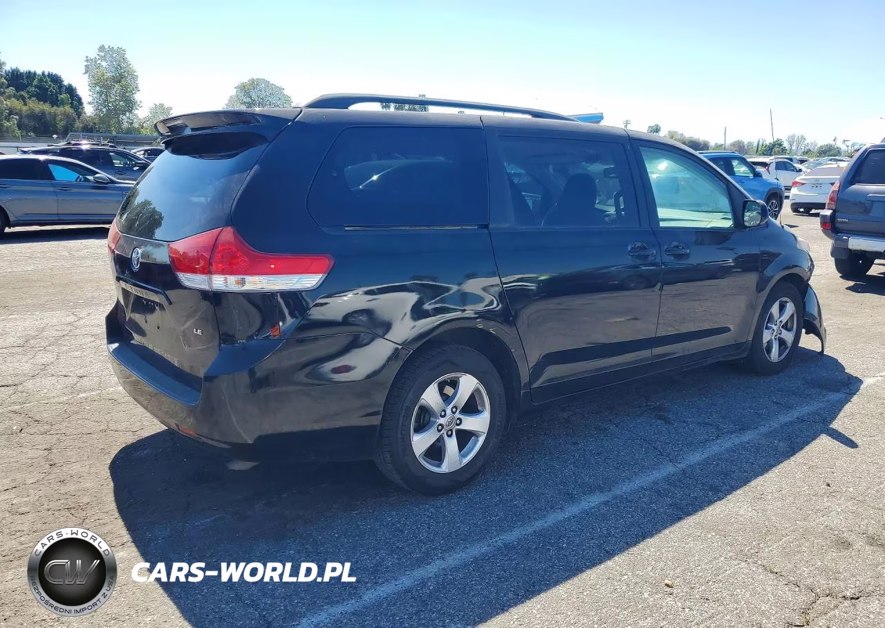 2013 Toyota Sienna Le 8-Passenger VIN:5TDKK3DC7DS404361 - 3