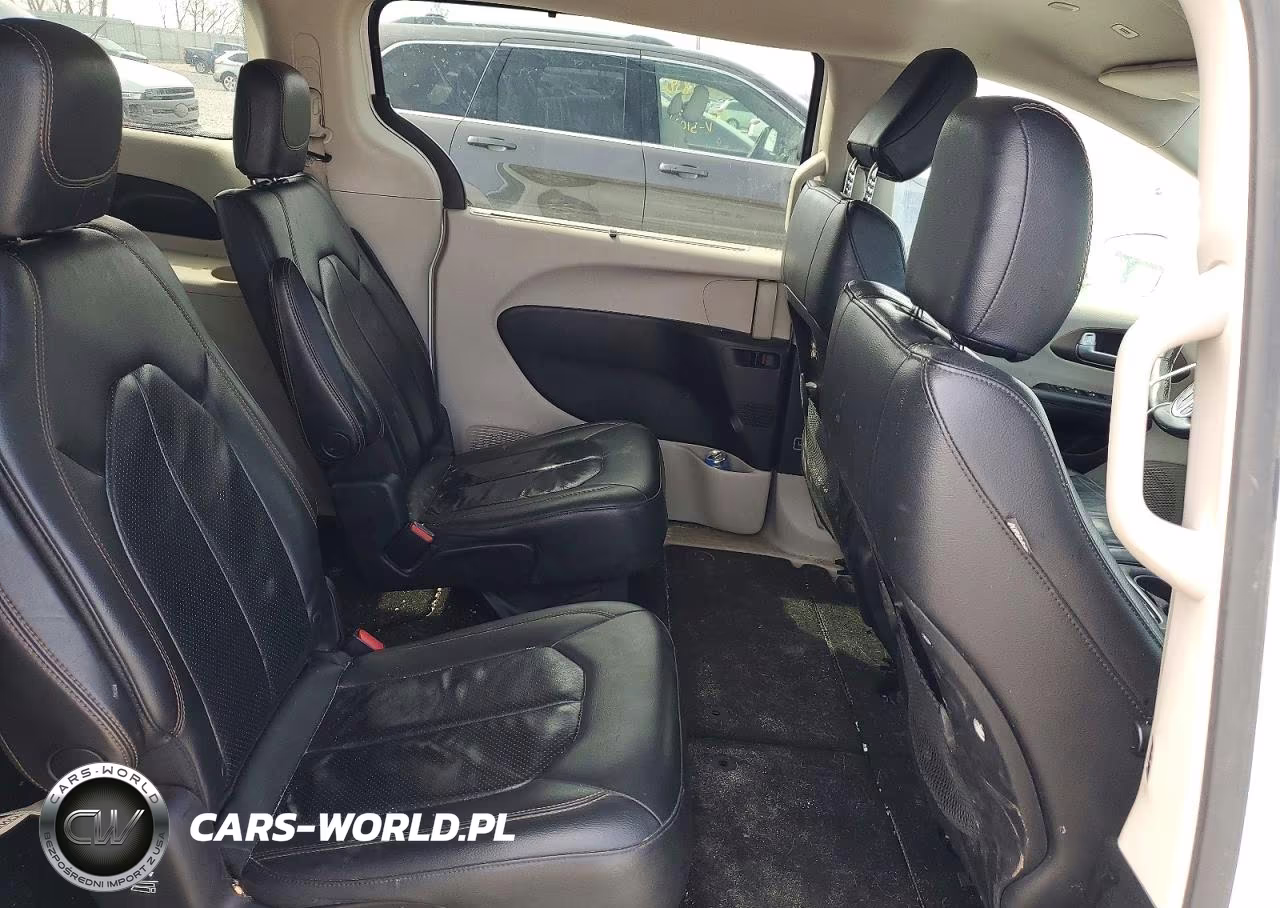 2018 Chrysler Pacifica Touring L VIN:2C4RC1BG1JR193054 - 11