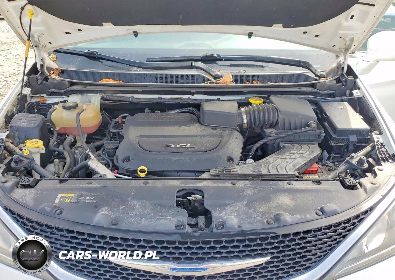 2018 Chrysler Pacifica Touring L VIN:2C4RC1BG1JR193054 - 12