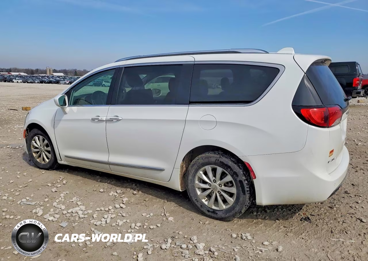 2018 Chrysler Pacifica Touring L VIN:2C4RC1BG1JR193054 - 2