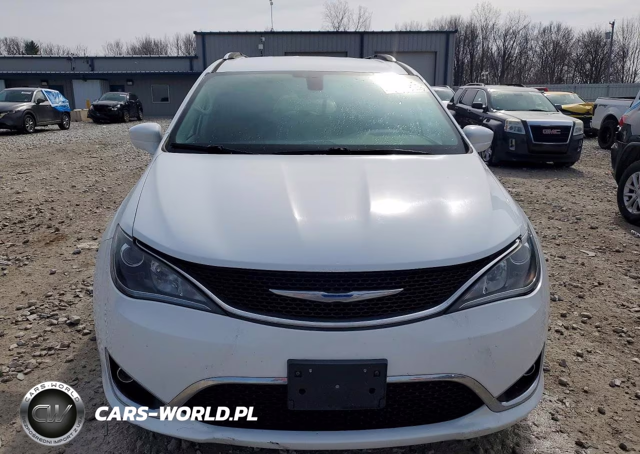 2018 Chrysler Pacifica Touring L VIN:2C4RC1BG1JR193054 - 5