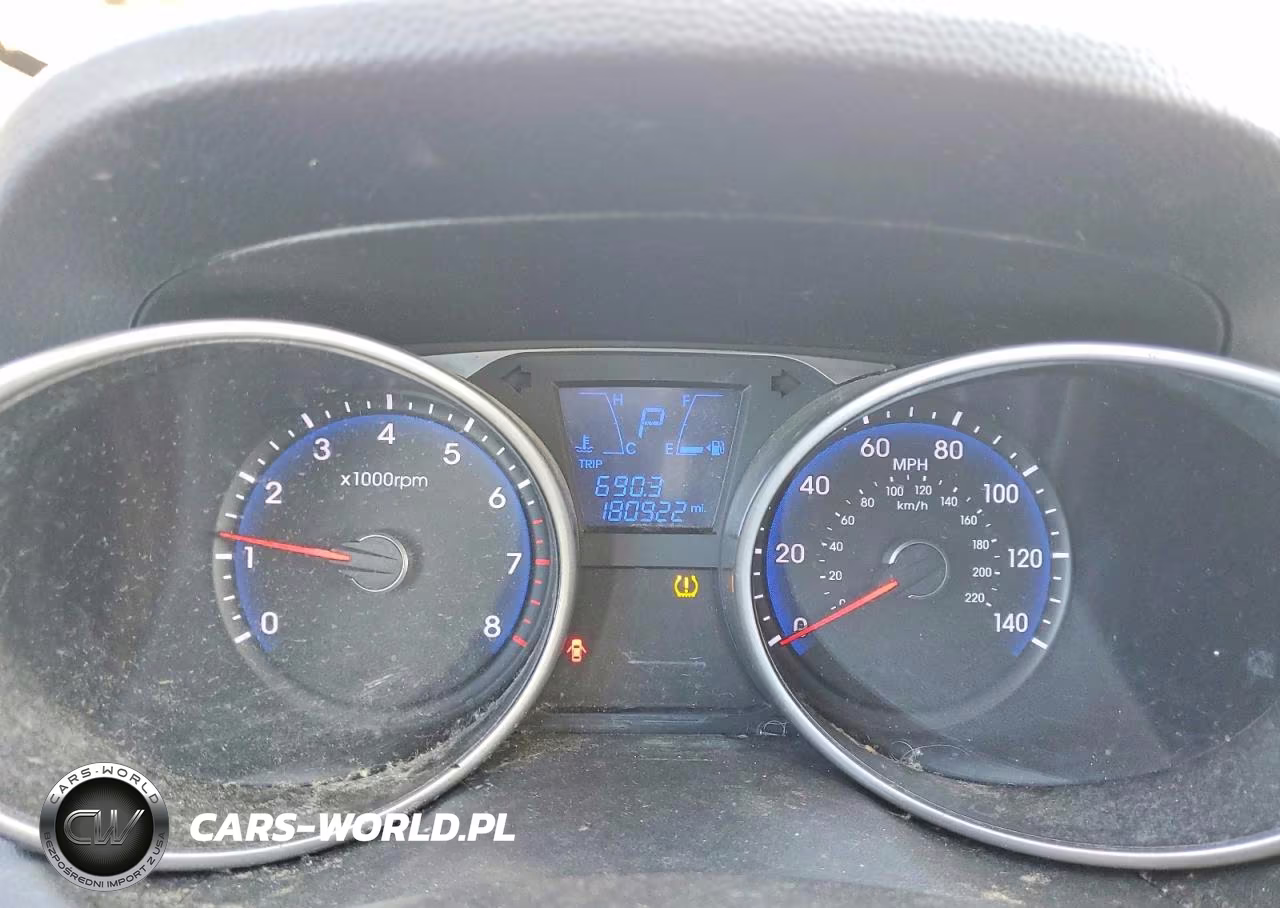 2011 Hyundai Tucson VIN:KM8JU3AC9BU244529 - 9