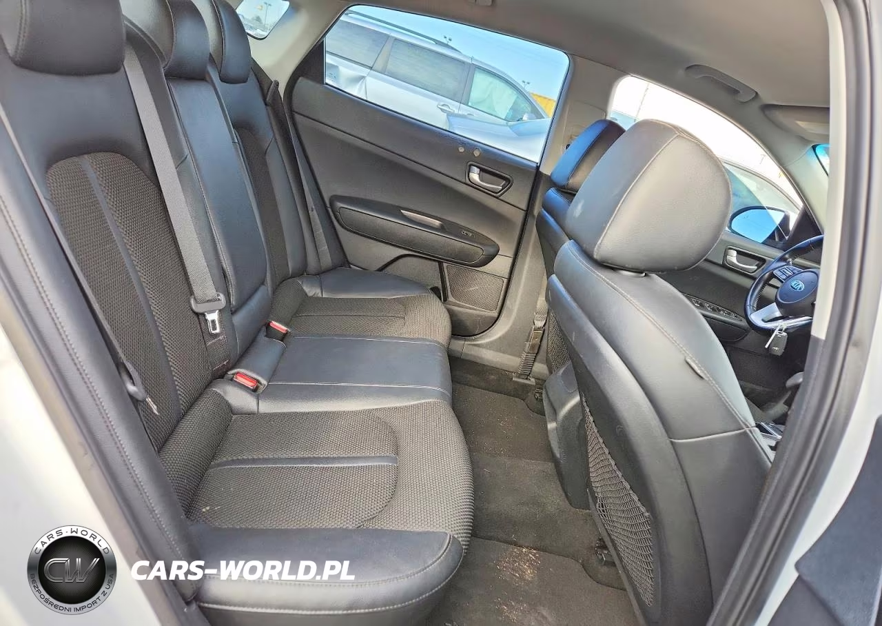 2019 Kia Optima S VIN:5XXGT4L32KG289161 - 10