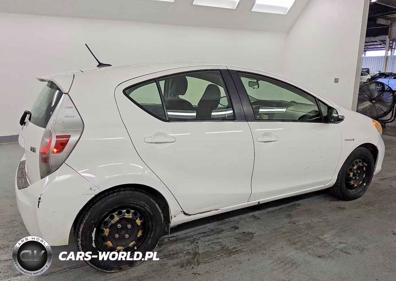 2012 Toyota Prius C Three VIN:JTDKDTB38C1026463 - 3
