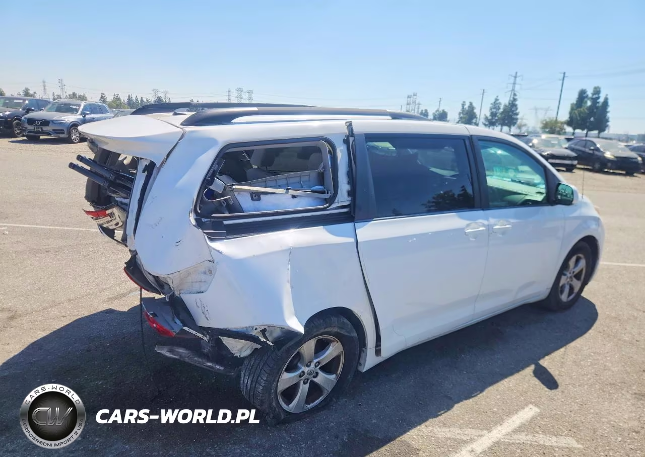 2014 Toyota Sienna Le 8-Passenger VIN:5TDKK3DC7ES431335 - 3