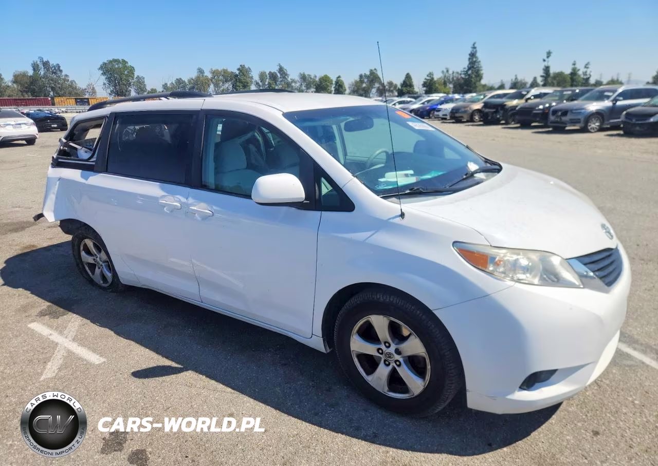 2014 Toyota Sienna Le 8-Passenger VIN:5TDKK3DC7ES431335 - 4