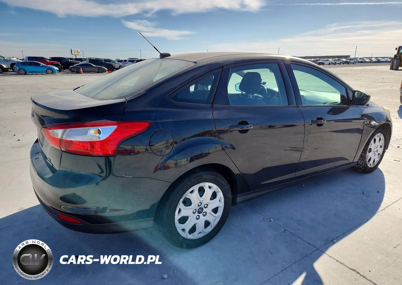 2012 Ford Focus Se VIN:1FAHP3F25CL381880 - 3