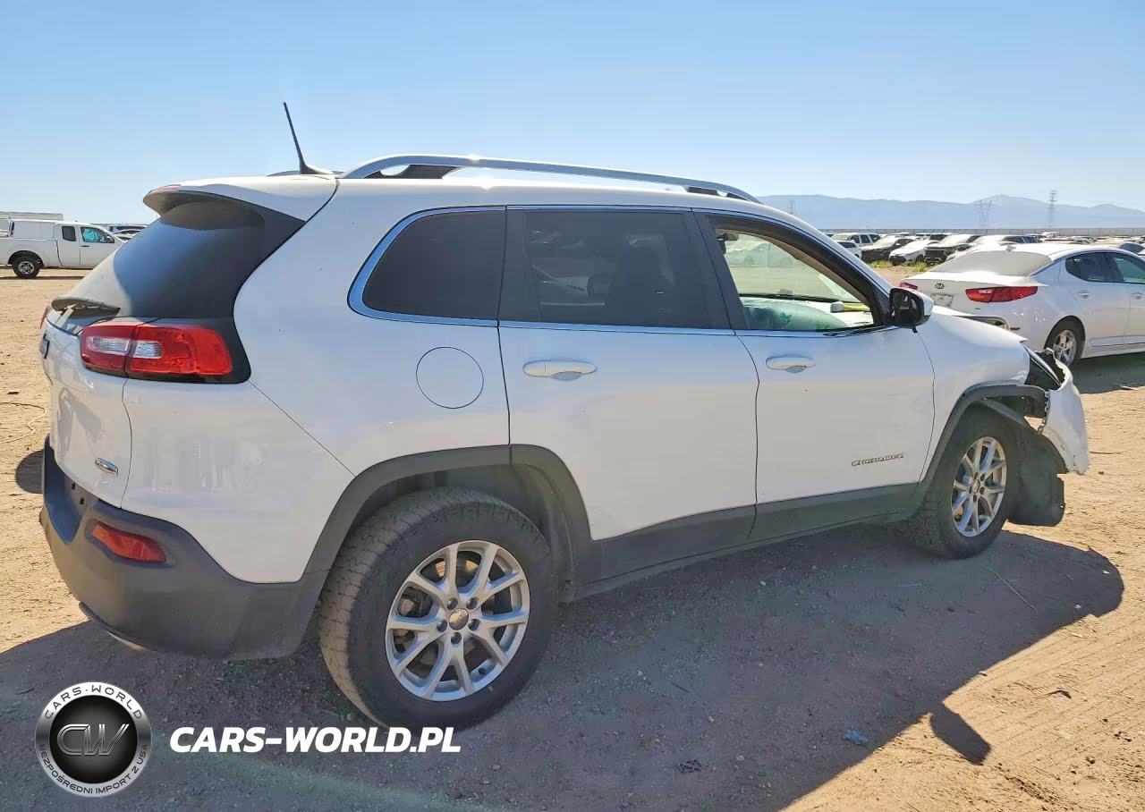 2017 Jeep Cherokee Latitude VIN:1C4PJMCS9HW513451 - 3