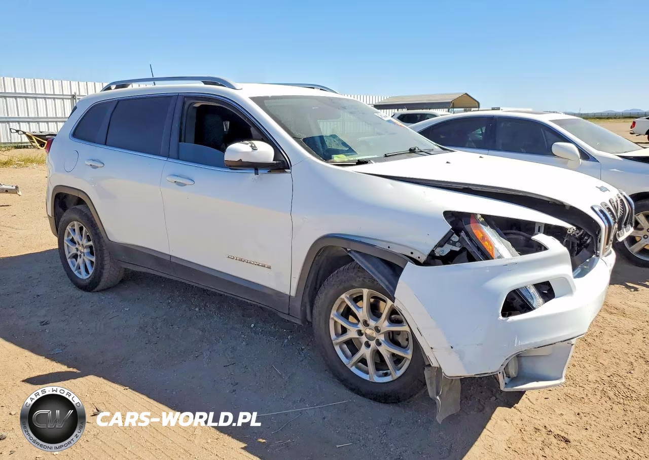 2017 Jeep Cherokee Latitude VIN:1C4PJMCS9HW513451 - 4