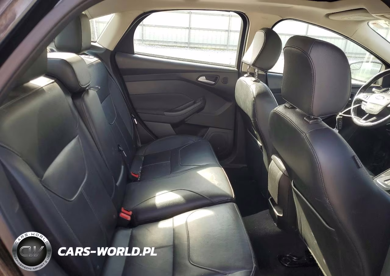 2018 Ford Focus Titanium VIN:1FADP3J21JL283321 - 10