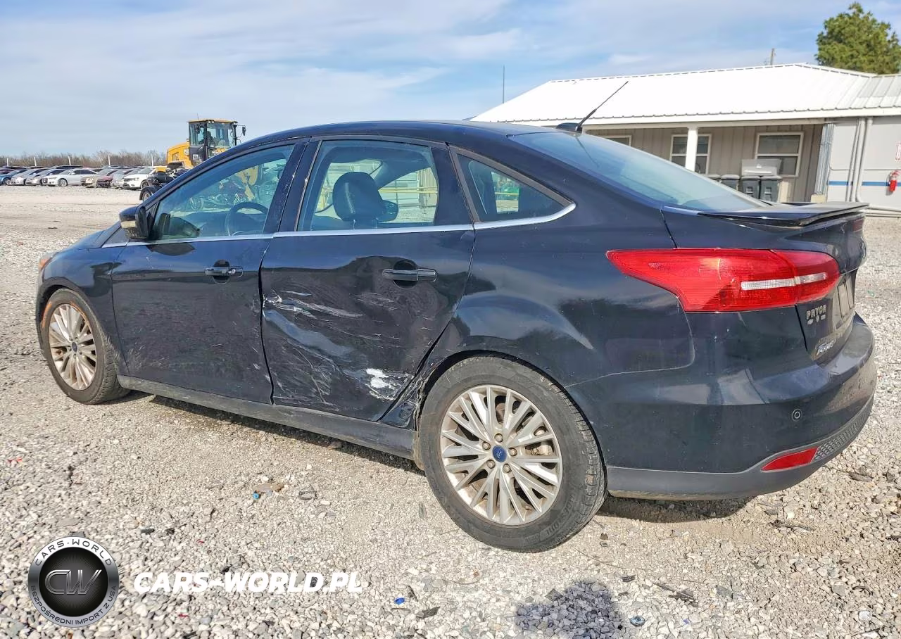 2018 Ford Focus Titanium VIN:1FADP3J21JL283321 - 2