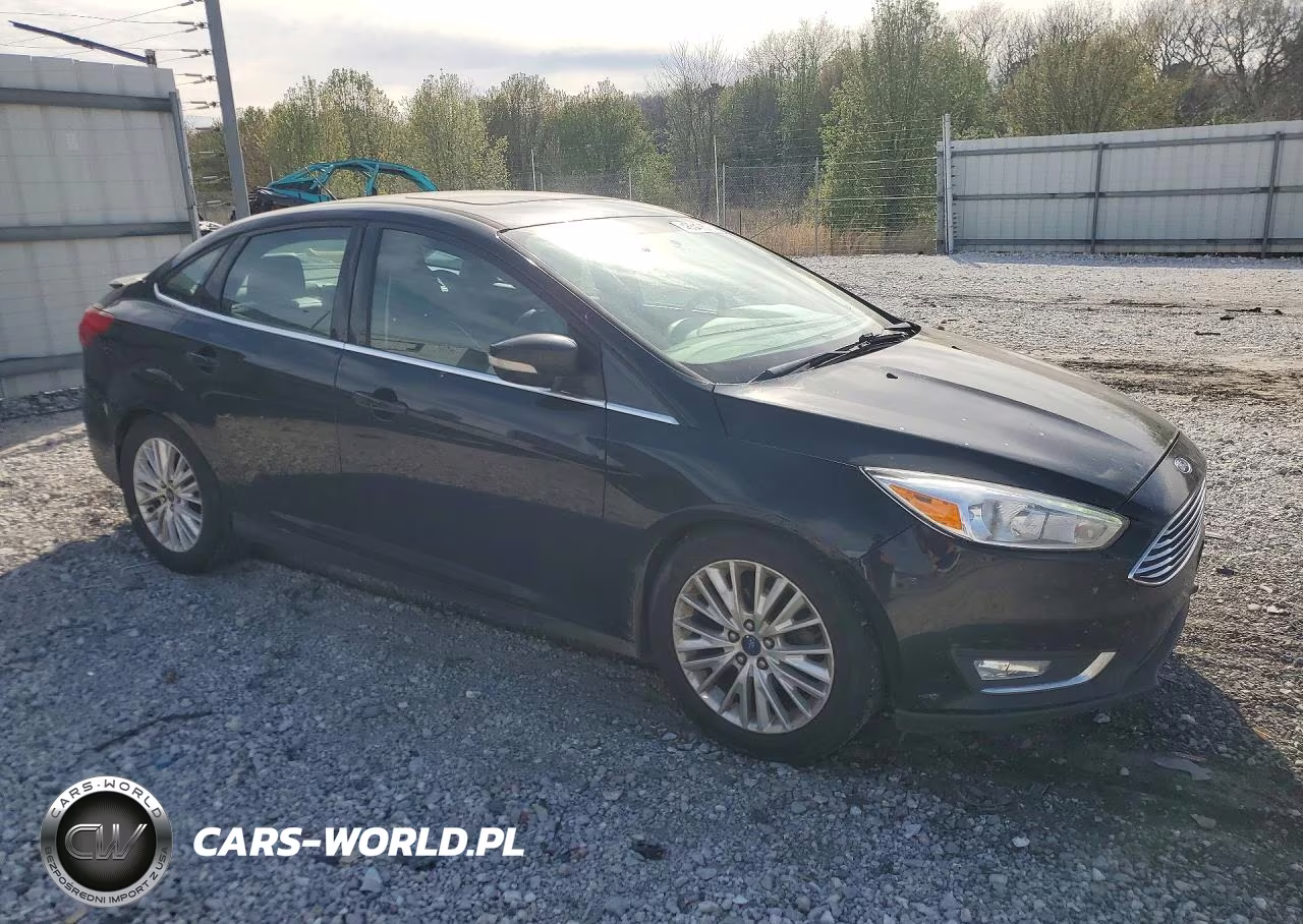 2018 Ford Focus Titanium VIN:1FADP3J21JL283321 - 4
