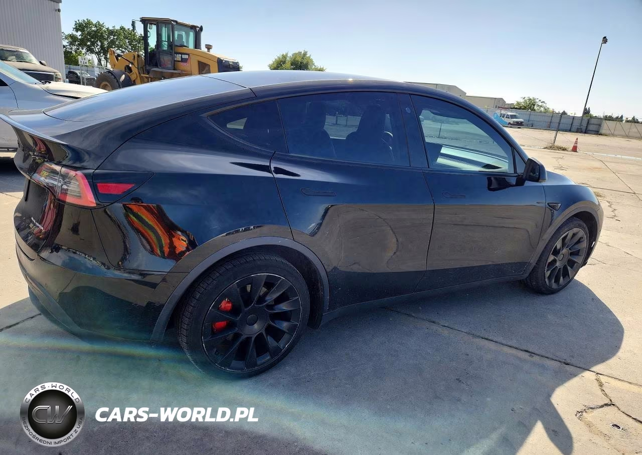 2021 Tesla Model Y VIN:5YJYGDEE2MF080080 - 3