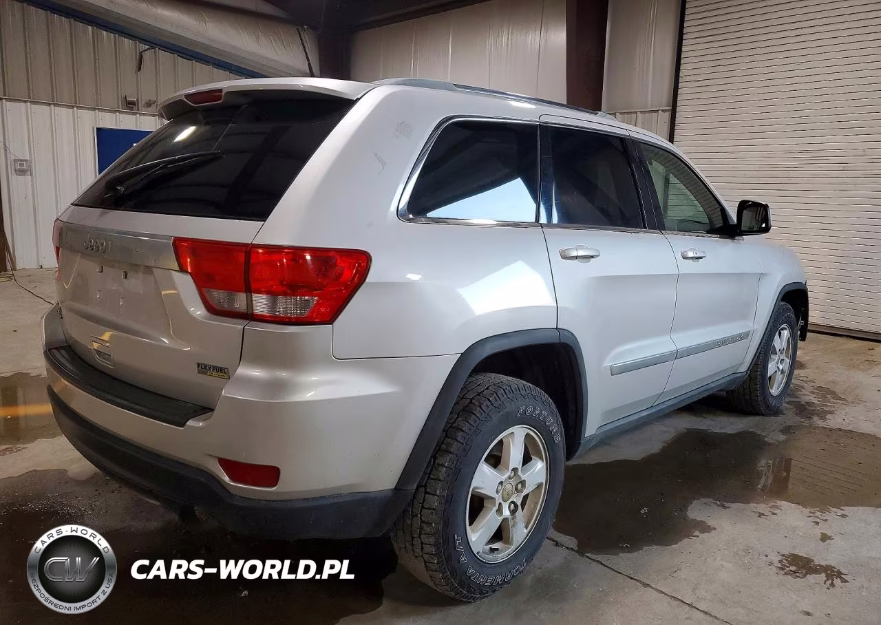 2011 Jeep Grand Cherokee Laredo VIN:1J4RR4GG1BC581379 - 3