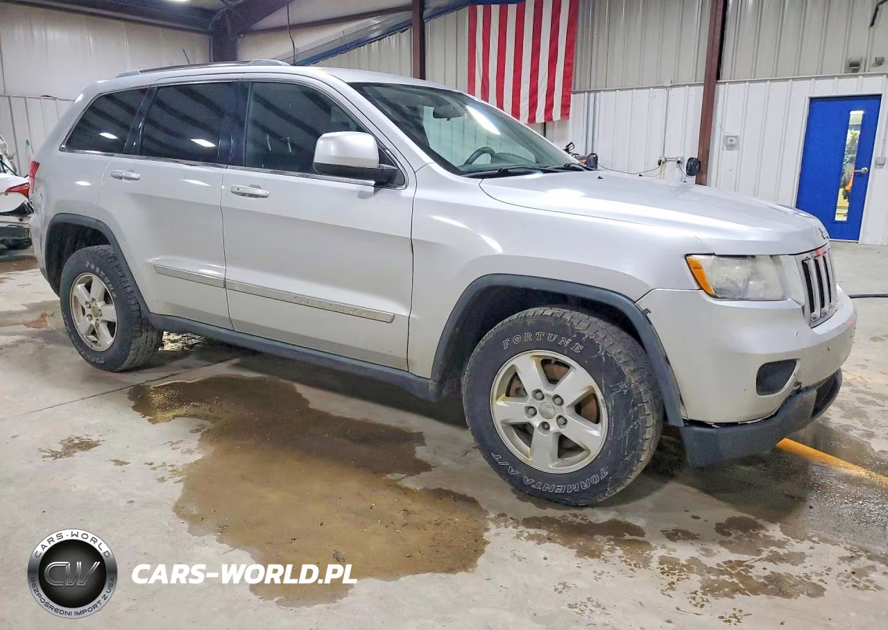 2011 Jeep Grand Cherokee Laredo VIN:1J4RR4GG1BC581379 - 4