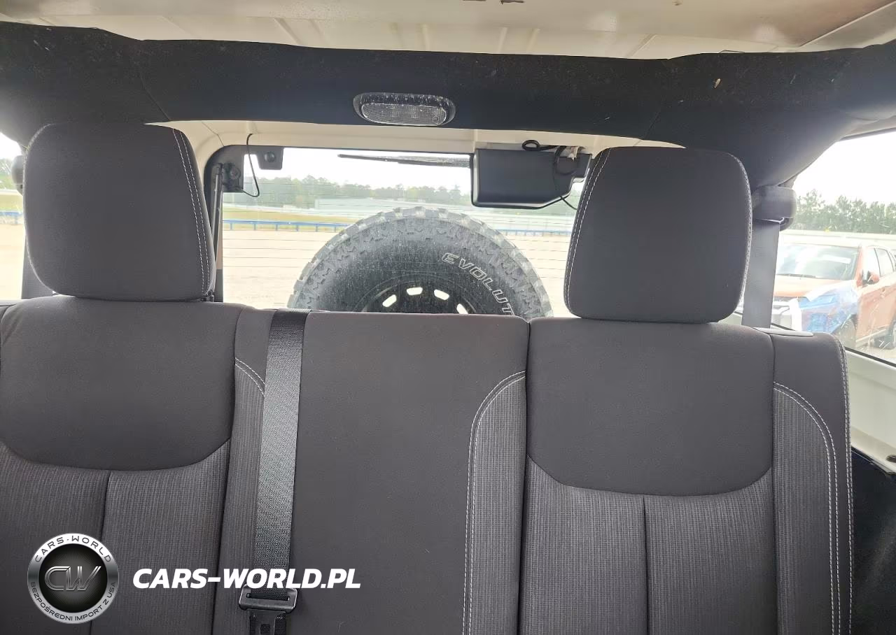 2013 Jeep Wrangler Unlimited Sahara VIN:1C4BJWEG6DL547454 - 10