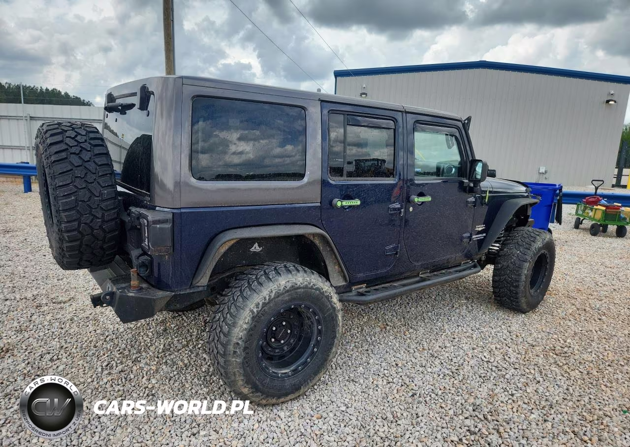 2013 Jeep Wrangler Unlimited Sahara VIN:1C4BJWEG6DL547454 - 3