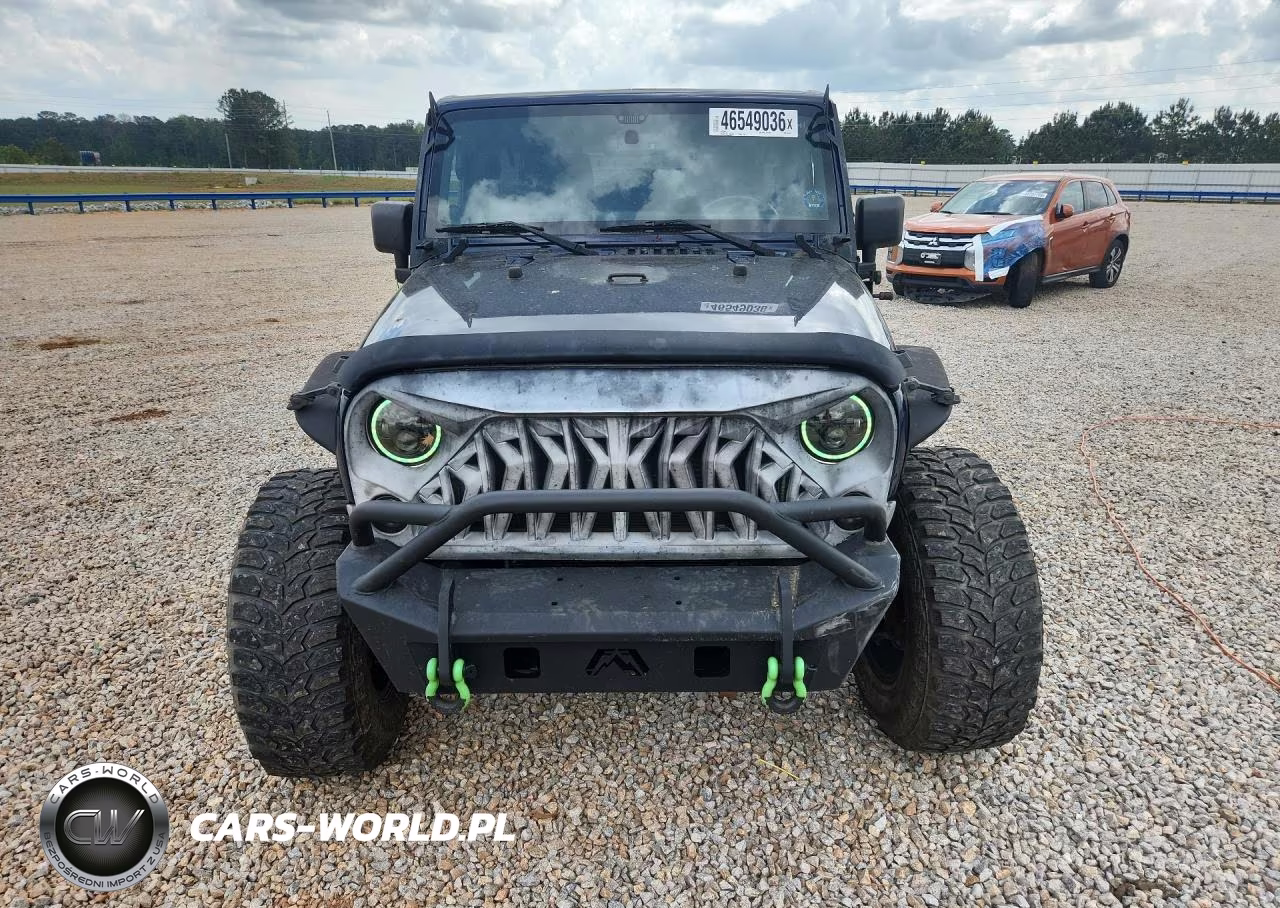 2013 Jeep Wrangler Unlimited Sahara VIN:1C4BJWEG6DL547454 - 5