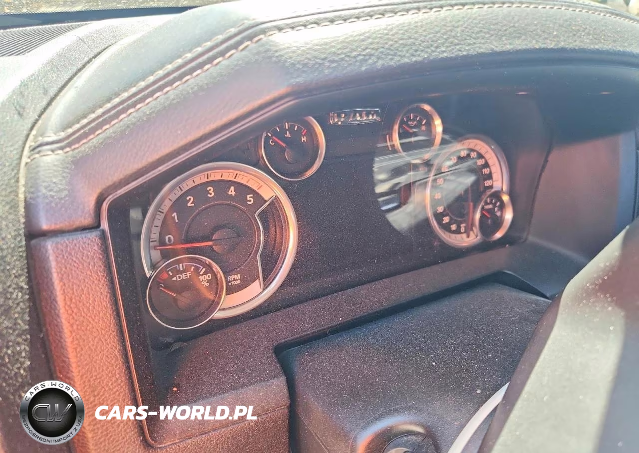 2015 Ram 1500 Laramie VIN:1C6RR7VM6FS643264 - 9