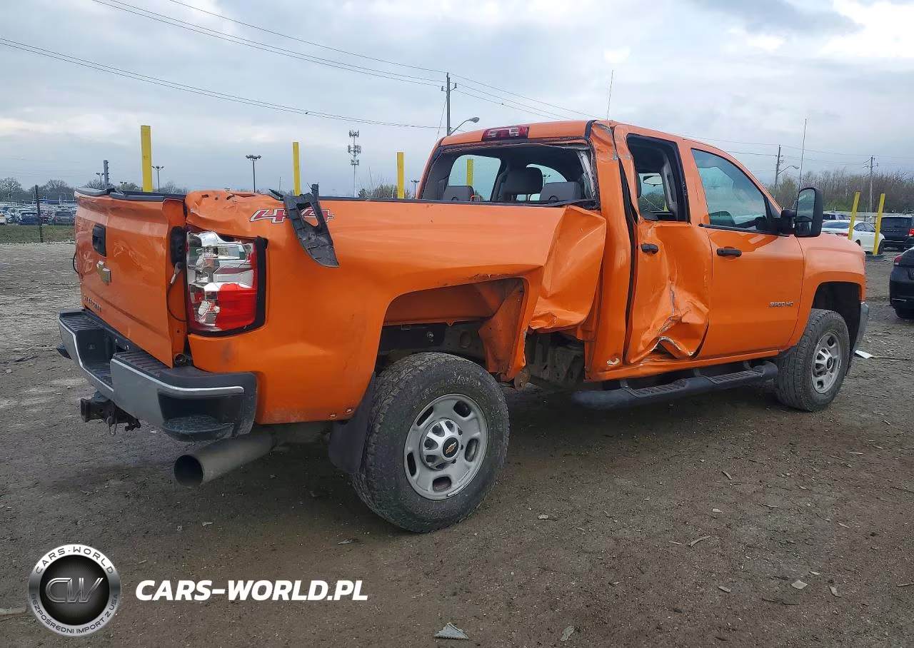 2015 Chevrolet Silverado K2500 Heavy Duty VIN:1GC2KUE8XFZ119977 - 3