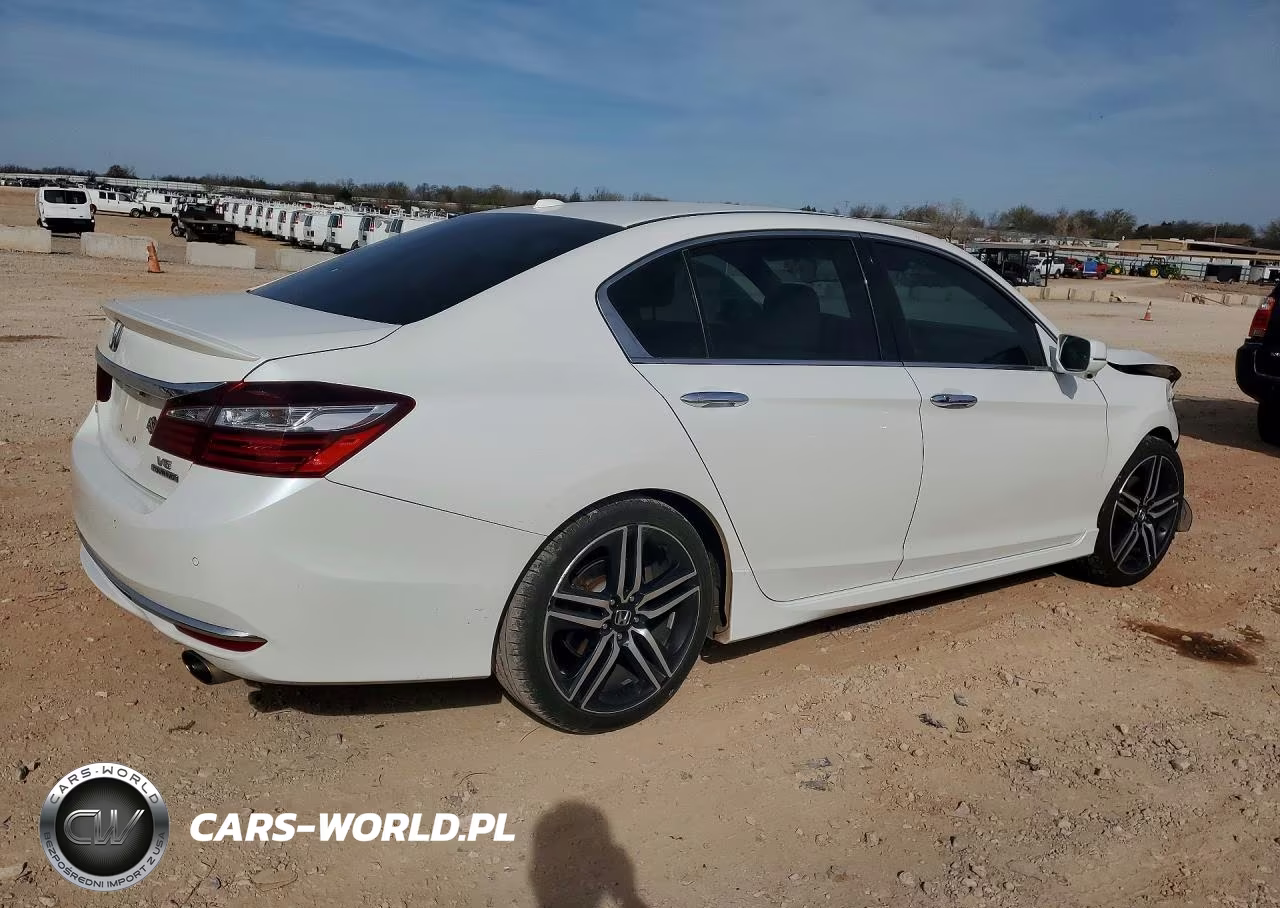 2016 Honda Accord Touring VIN:1HGCR3F95GA010281 - 3