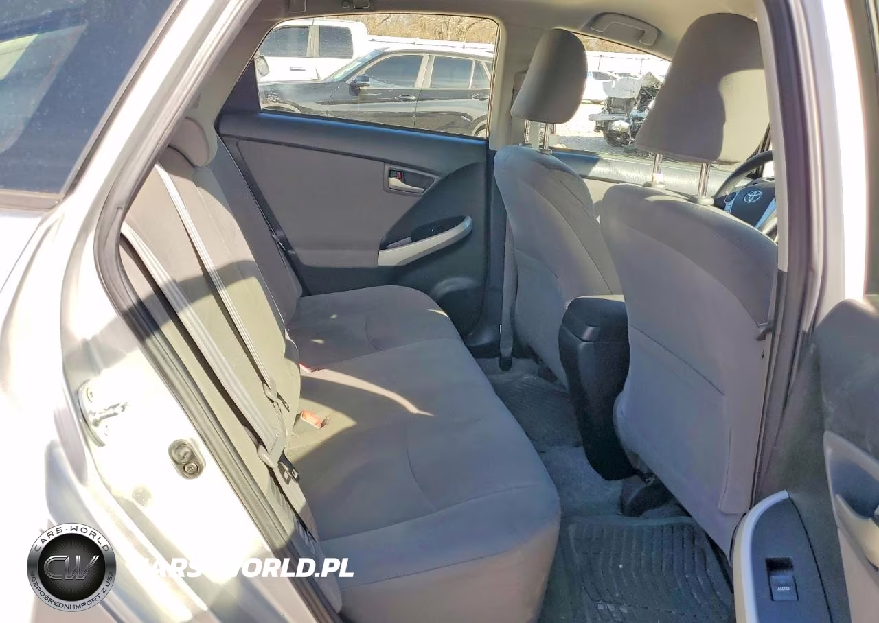 2013 Toyota Prius Two VIN:JTDKN3DU6D5567475 - 10