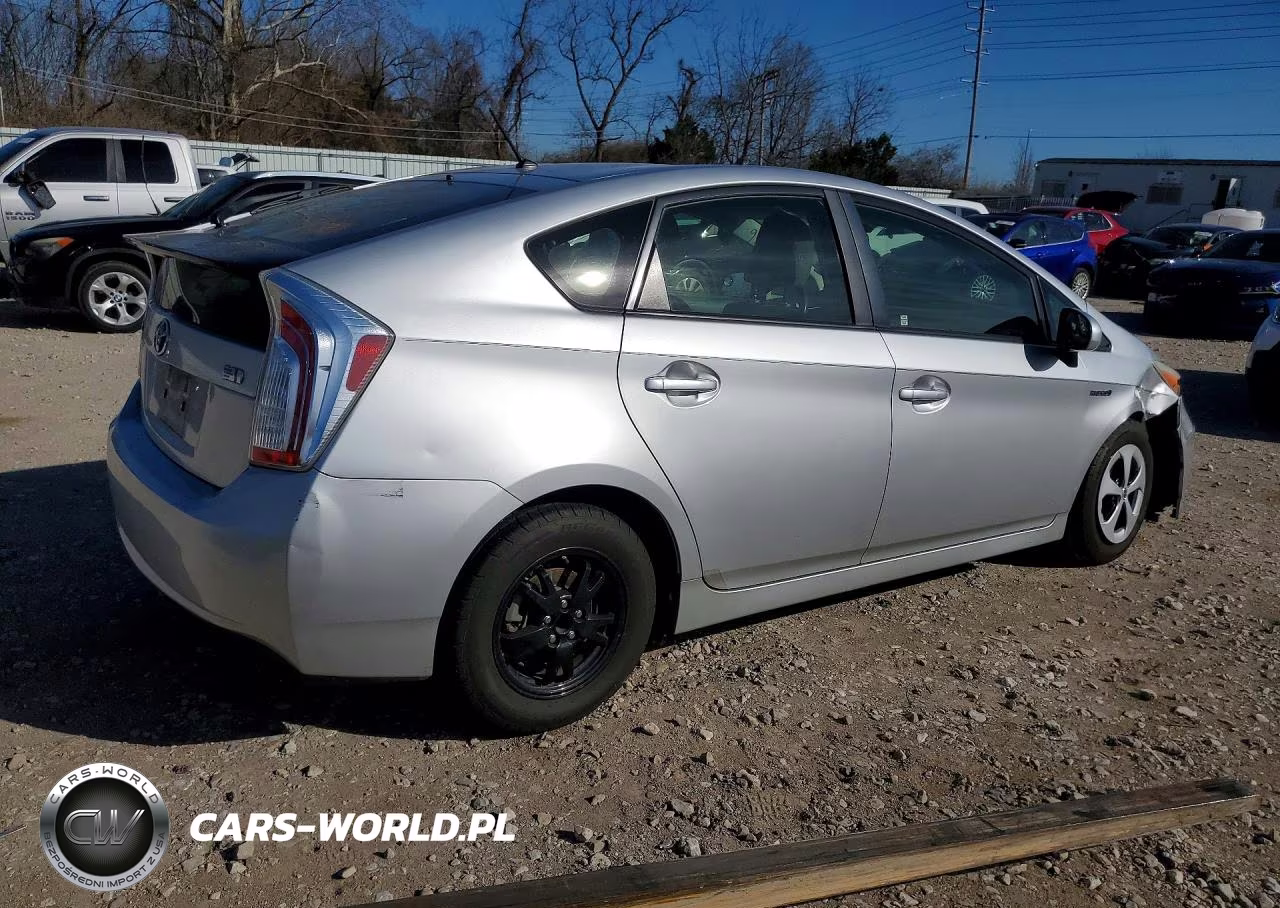 2013 Toyota Prius Two VIN:JTDKN3DU6D5567475 - 3