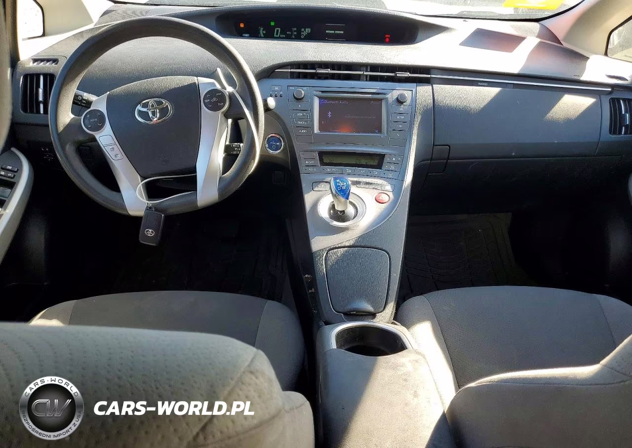 2013 Toyota Prius Two VIN:JTDKN3DU6D5567475 - 8