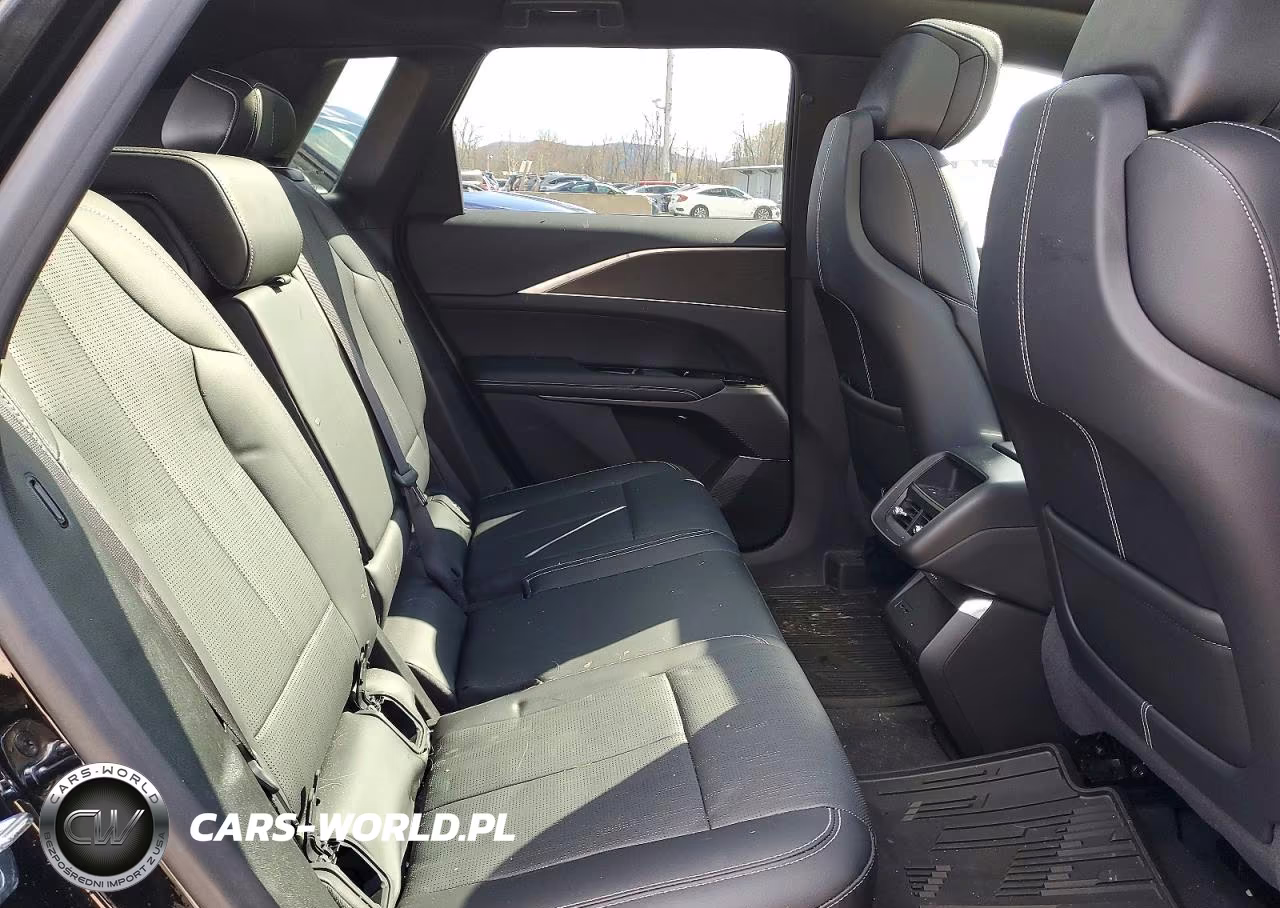 2025 Cadillac Lyriq Sport VIN:1GYKPURL3SZ300309 - 11