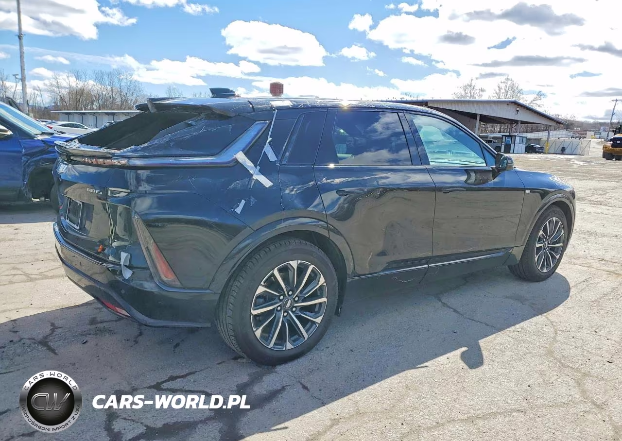 2025 Cadillac Lyriq Sport VIN:1GYKPURL3SZ300309 - 3