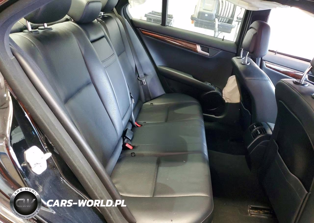 2012 Mercedes-Benz C 300 4Matic VIN:WDDGF8BB8CA708768 - 10
