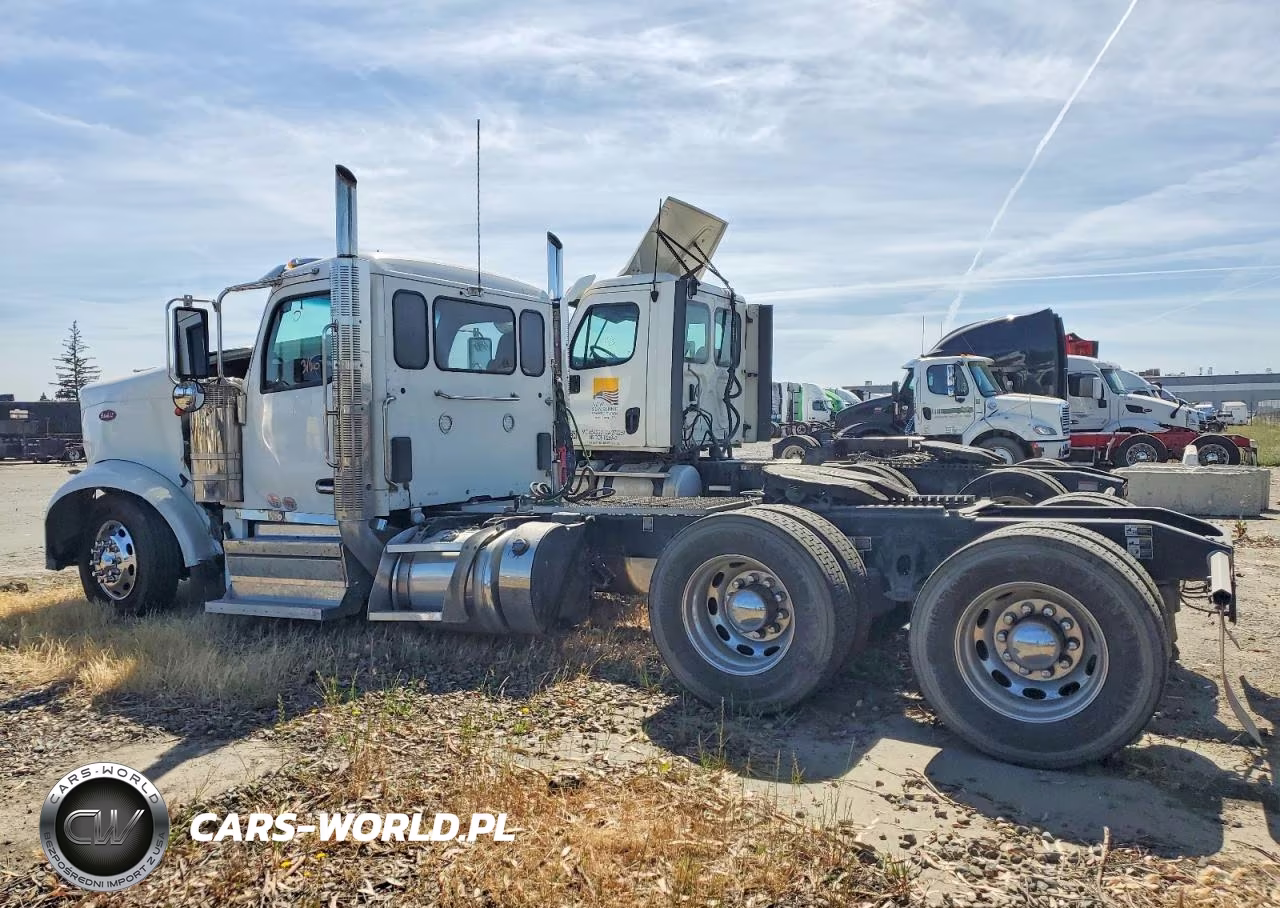 2025 Peterbilt 589 Semi Truck VIN:1XPED49X7SD704806 - 3