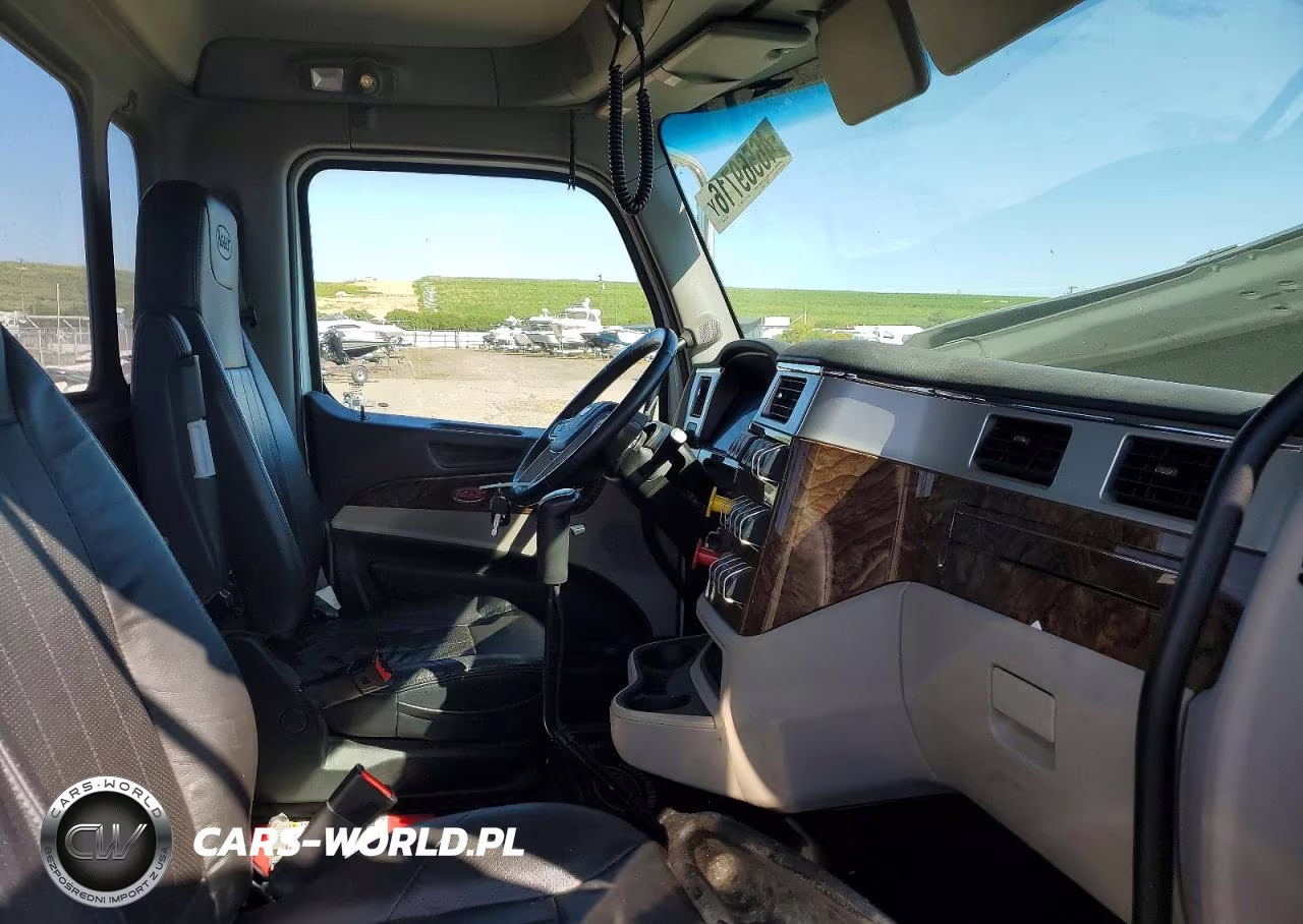 2025 Peterbilt 589 Semi Truck VIN:1XPED49X7SD704806 - 5