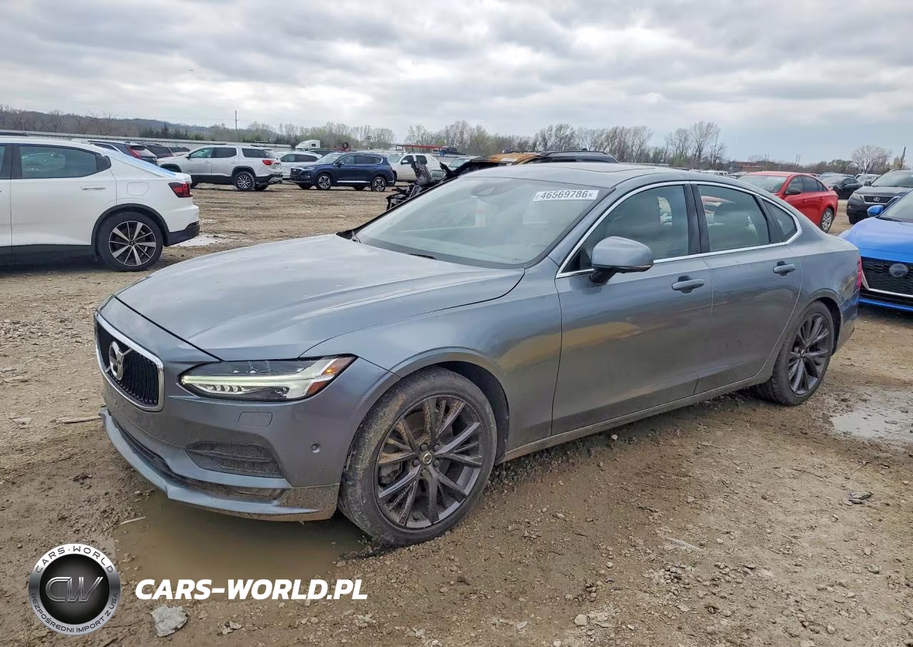 2017 Volvo S90 T6 Momentum