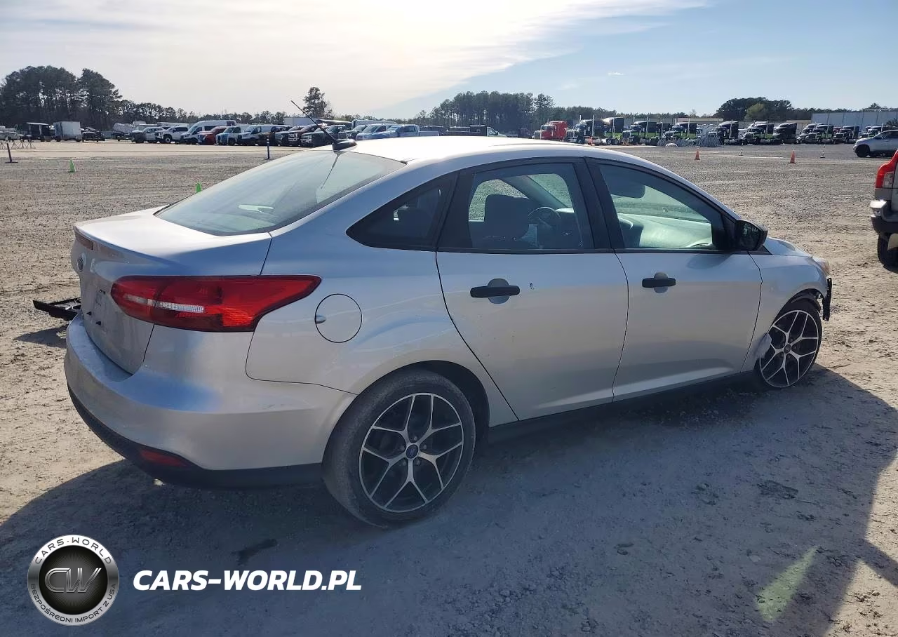 2018 Ford Focus S VIN:1FADP3E28JL300335 - 3
