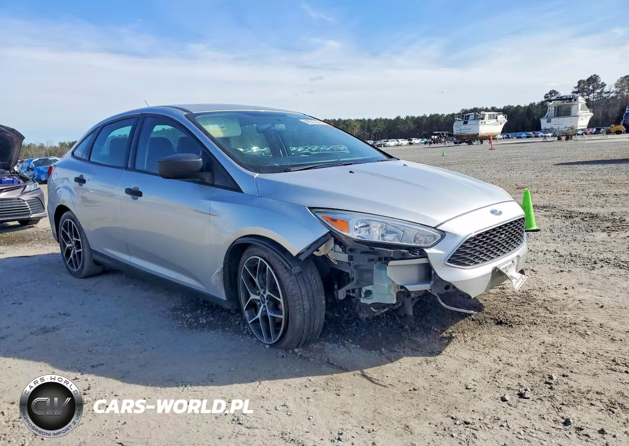 2018 Ford Focus S VIN:1FADP3E28JL300335 - 4