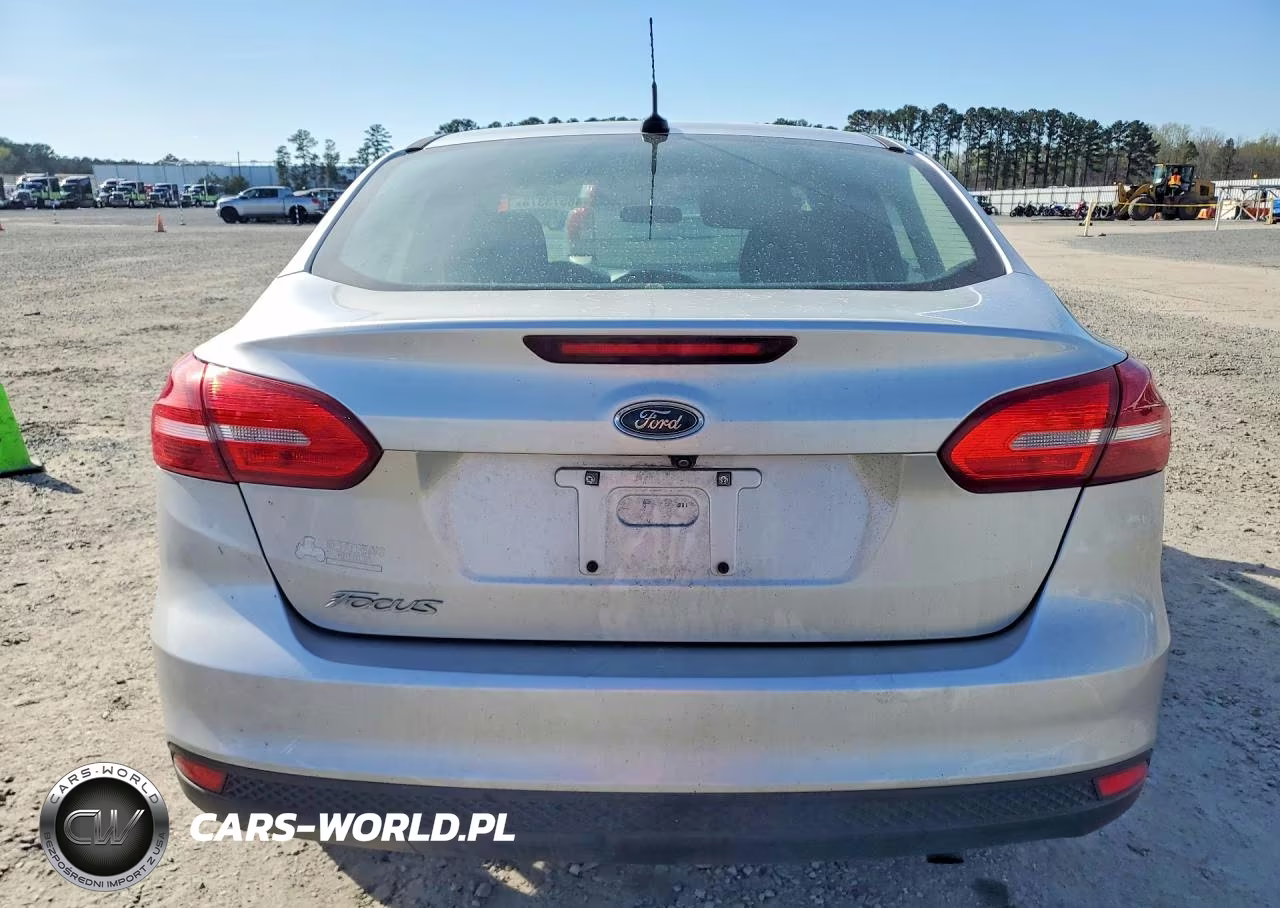 2018 Ford Focus S VIN:1FADP3E28JL300335 - 6