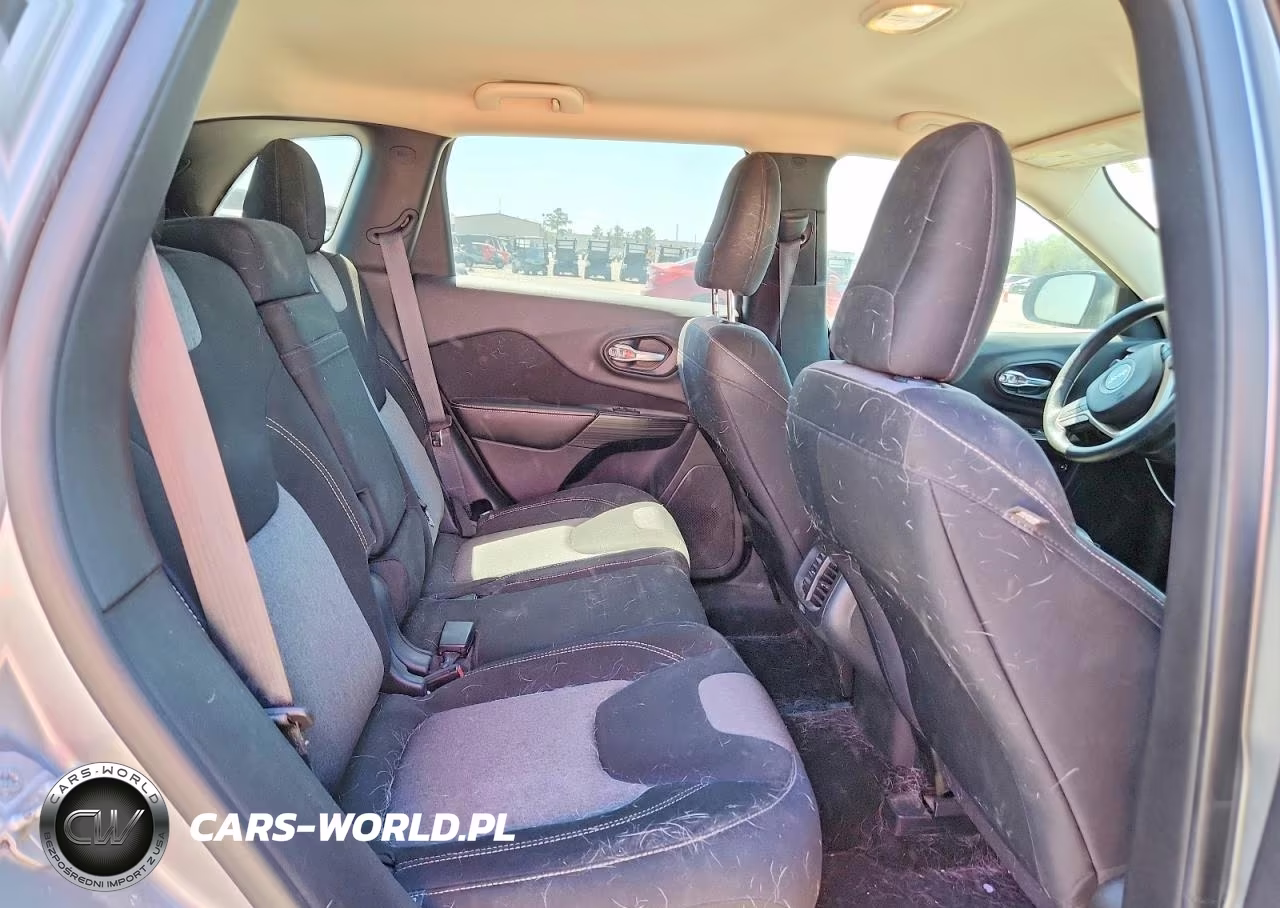 2015 Jeep Cherokee Sport VIN:1C4PJLAB2FW731127 - 10