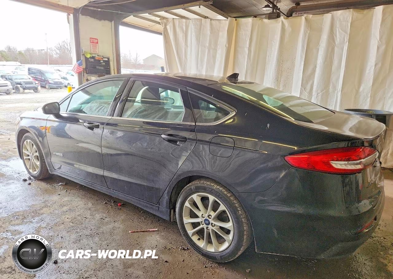 2019 Ford Fusion Se VIN:3FA6P0LU2KR108889 - 2
