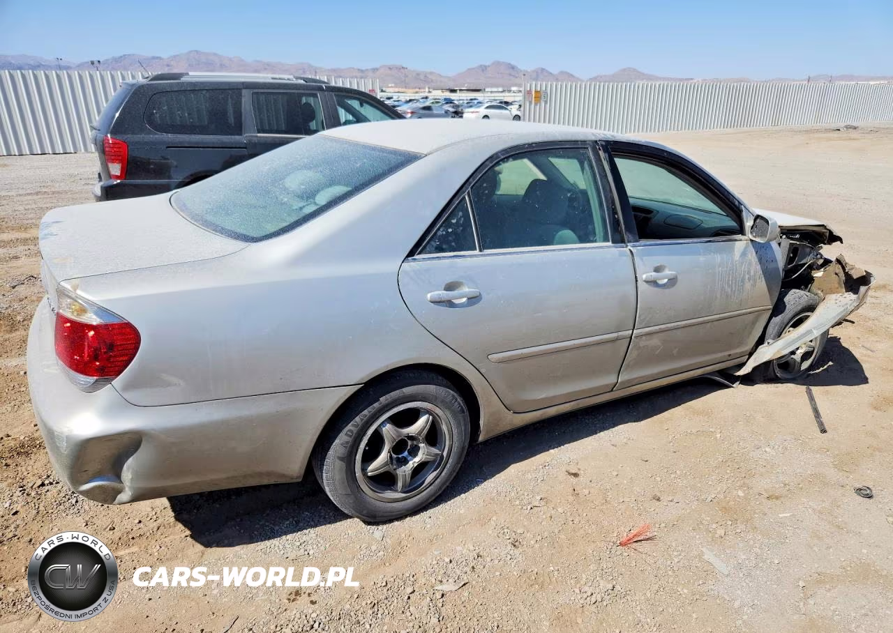 2005 Toyota Camry Le VIN:4T1BE32K75U950247 - 3