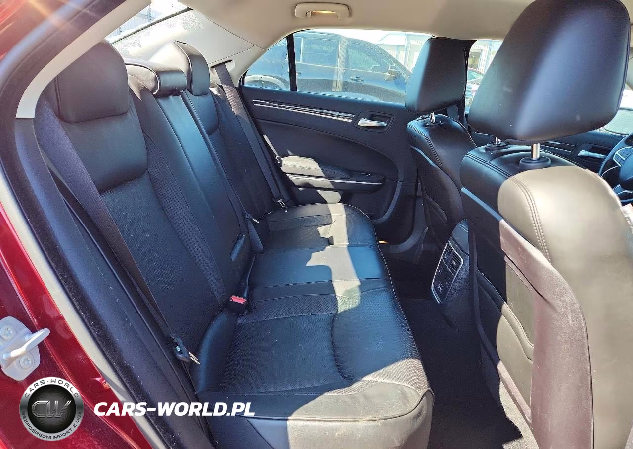 2019 Chrysler 300 Limited VIN:2C3CCAKG8KH689891 - 10