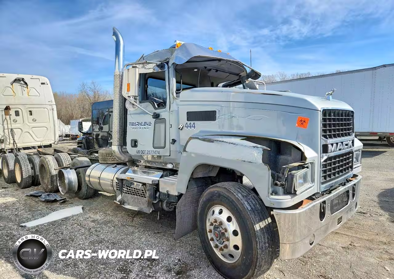 2020 Mack Pinnacle Semi Truck
