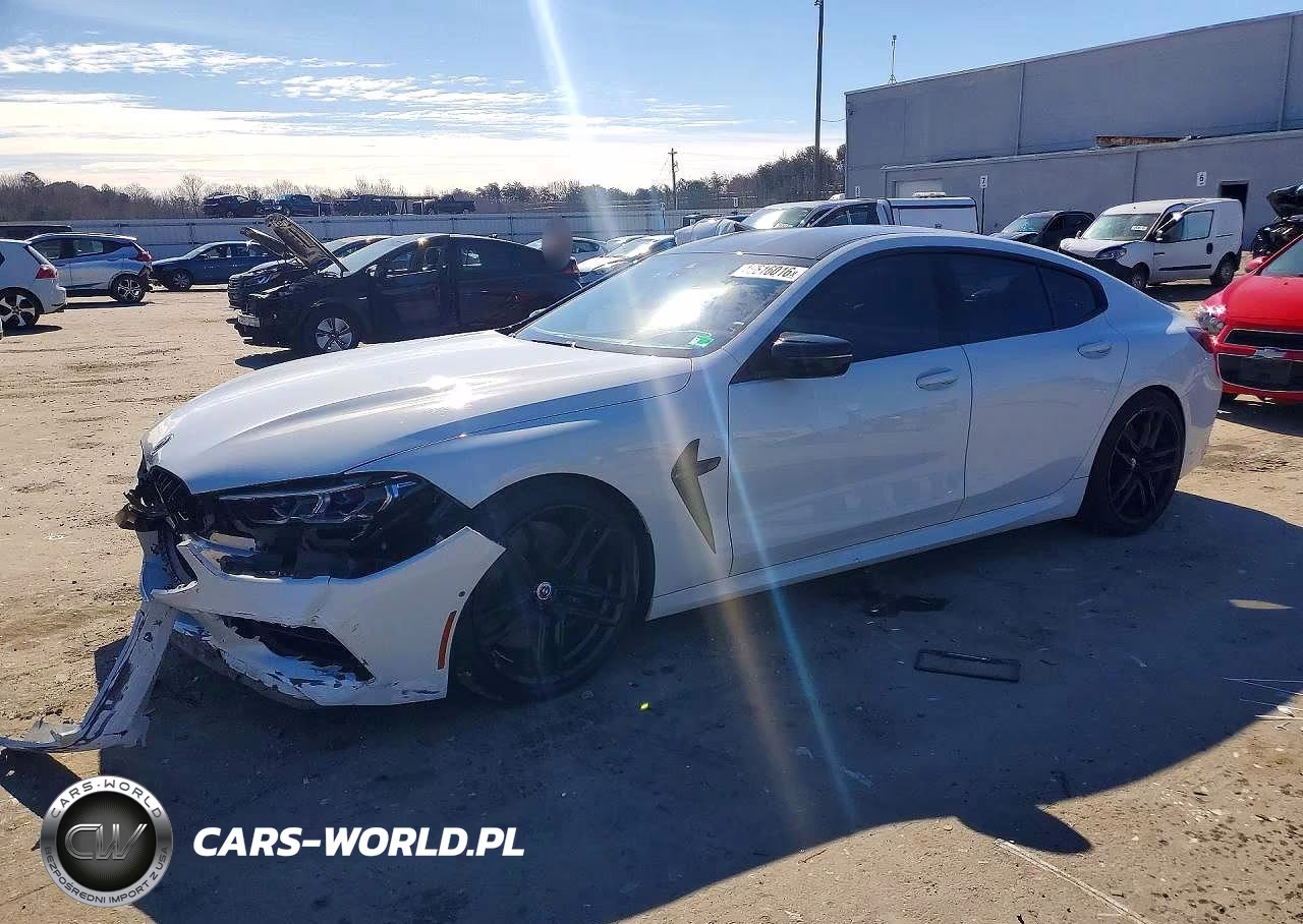 2023 BMW M8