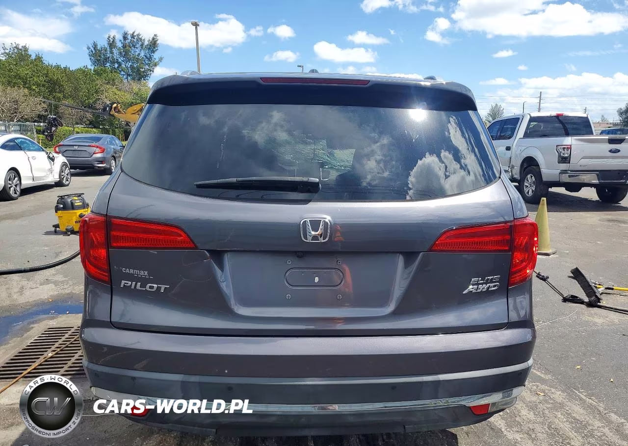 2017 Honda Pilot Elite VIN:5FNYF6H03HB092369 - 6