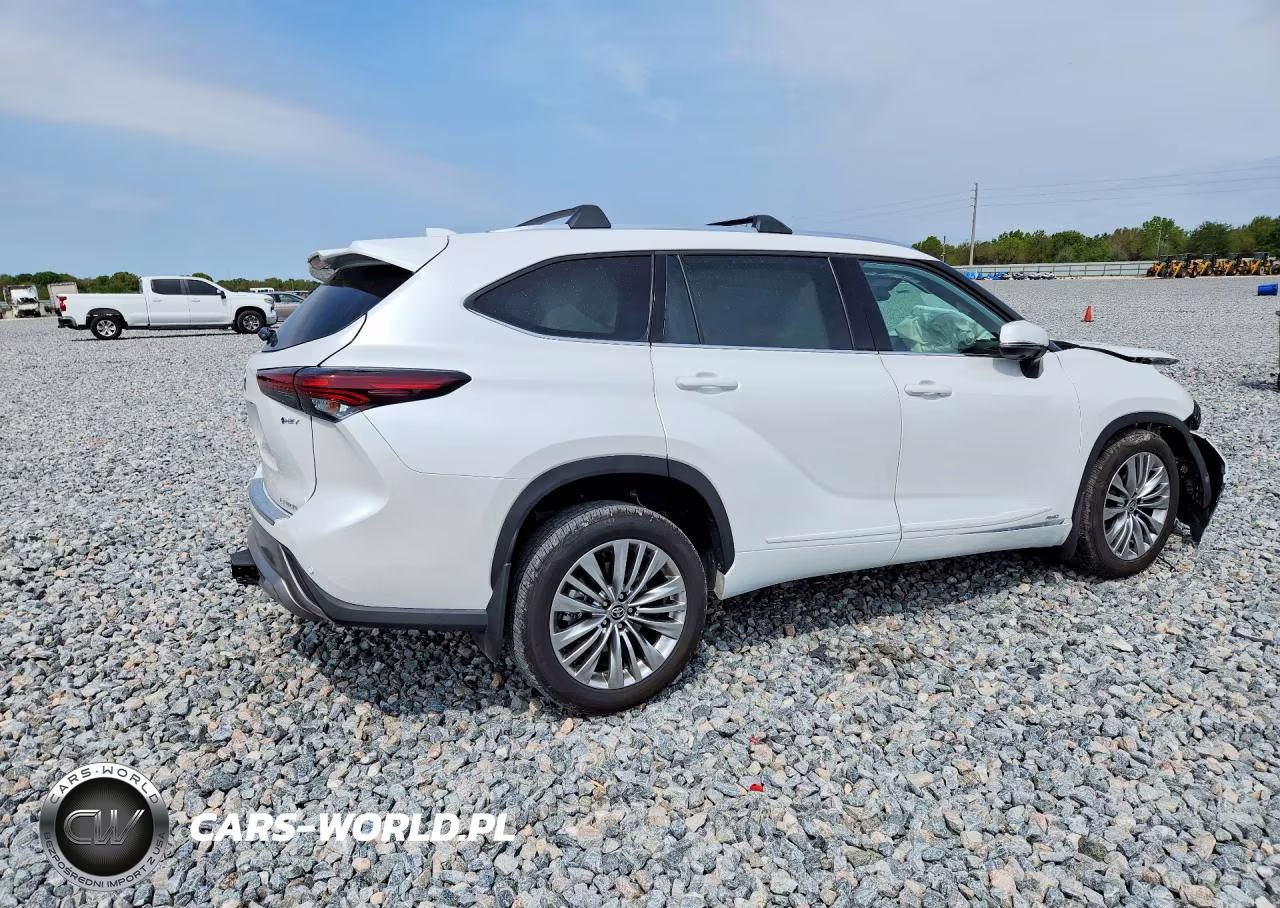2025 Toyota Highlander Hybrid Platinum VIN:5TDEBRCH3SS688078 - 3