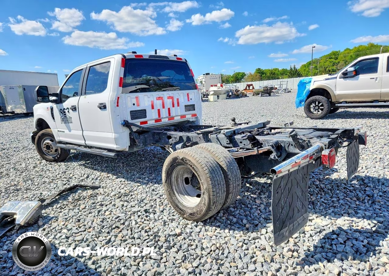 2021 Ford F350 Super Duty Truck Cab And Chassis VIN:1FD8W3HT3MEC14082 - 3