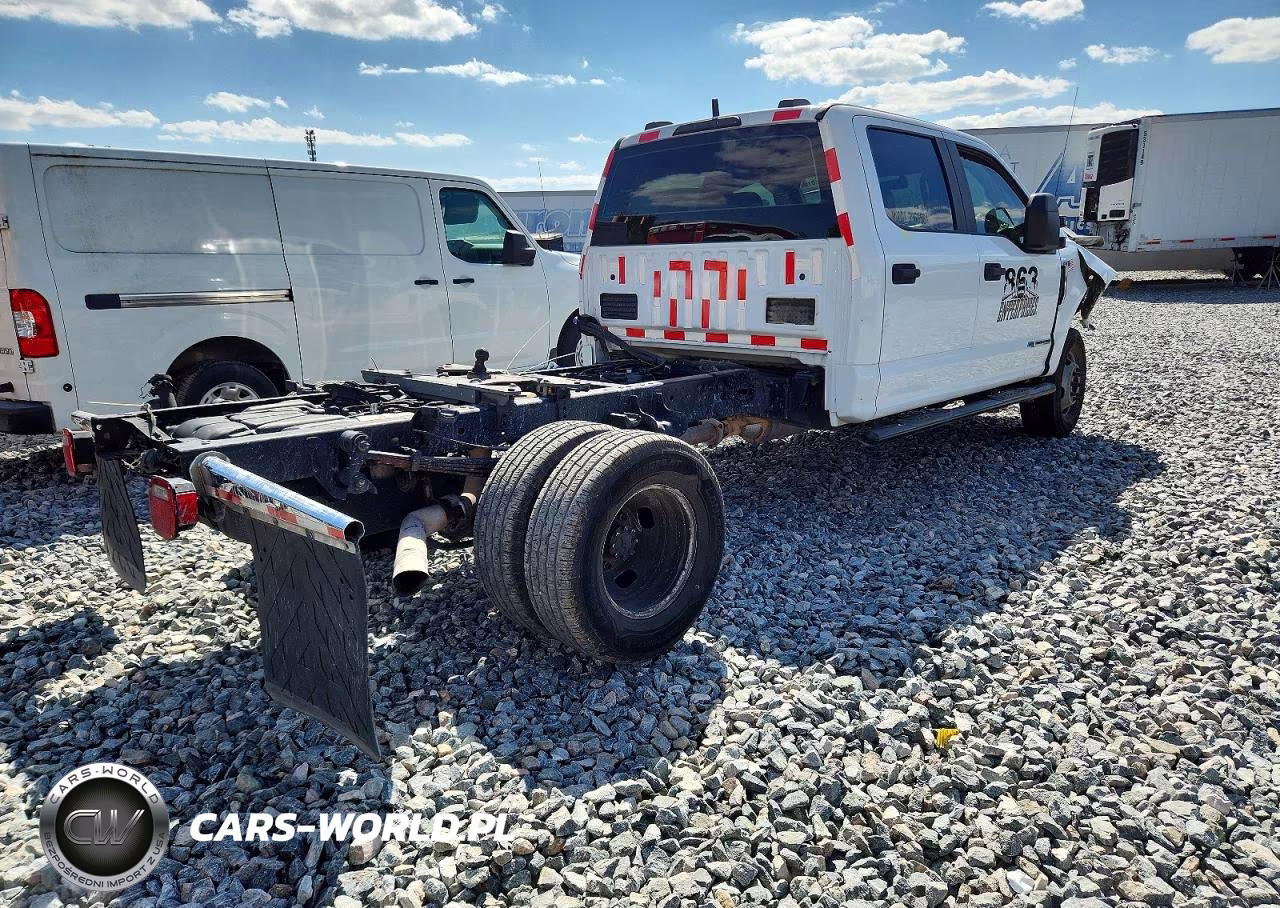 2021 Ford F350 Super Duty Truck Cab And Chassis VIN:1FD8W3HT3MEC14082 - 4